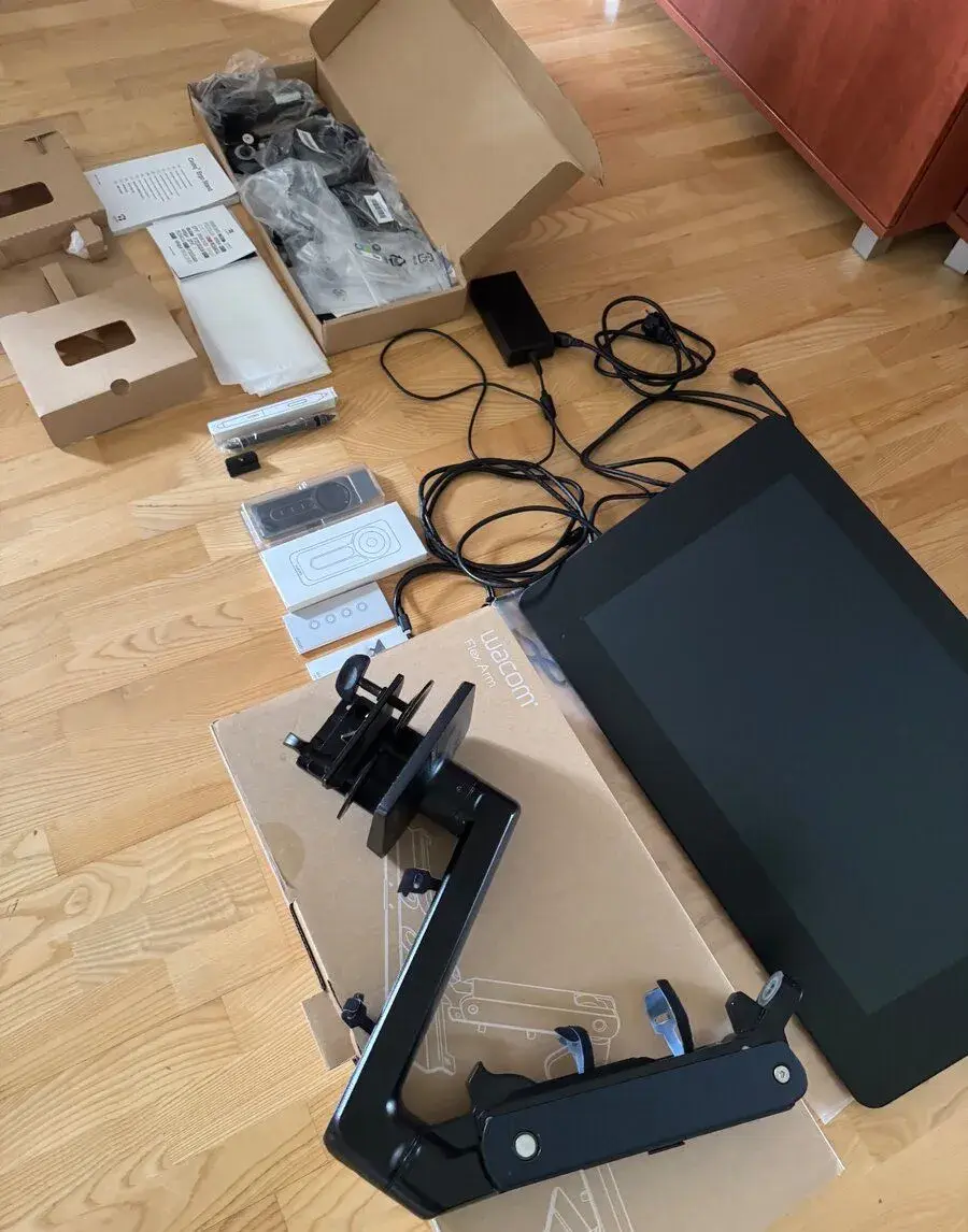Wacom Cintiq Pro 24 + Flex Arm + Ergo Stand + ExpressKey Rem