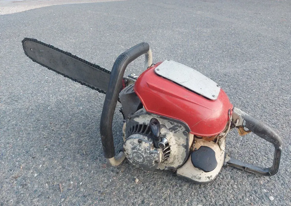 Stará motorová pila STIHL Contra