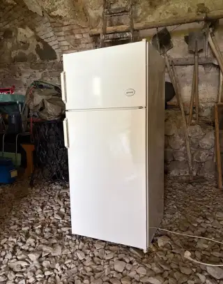 Lednice s mražákem Gorenje a plynový sporák Mora