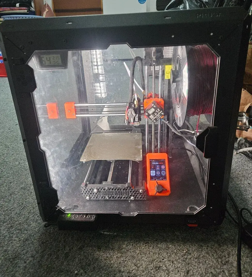 Prusa MINI+ v originálním boxu (Enclosure) + příslušenství