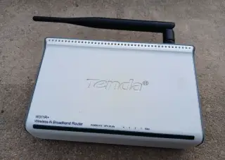 Wifi router Tenda W311R+