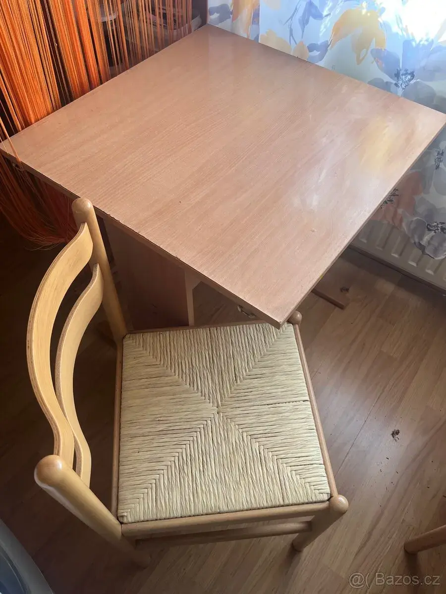 Stul a 3 židle