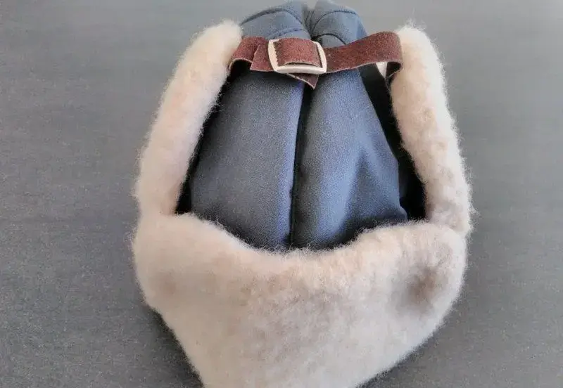 Starší nenošené beranice (ušanky)