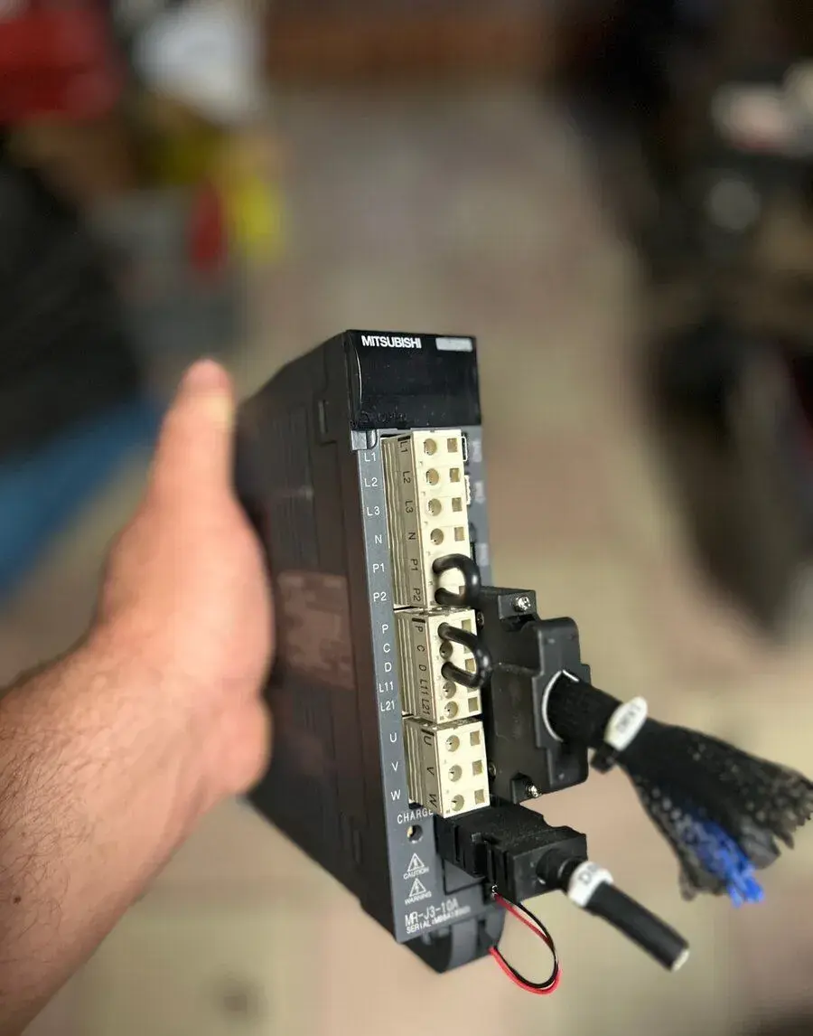 MITSUBISHI AC SERVO MODEL MR-J3-10A