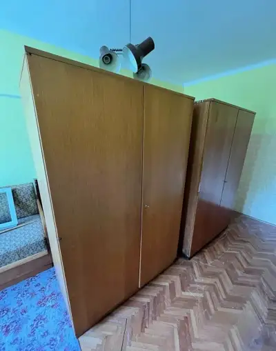 Staré zachovalé skříně