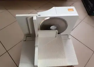 Elektrický kráječ AEG