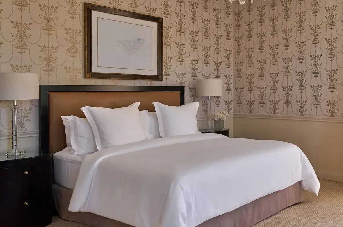 Postel + matrace z hotelu FOUR SEASONS