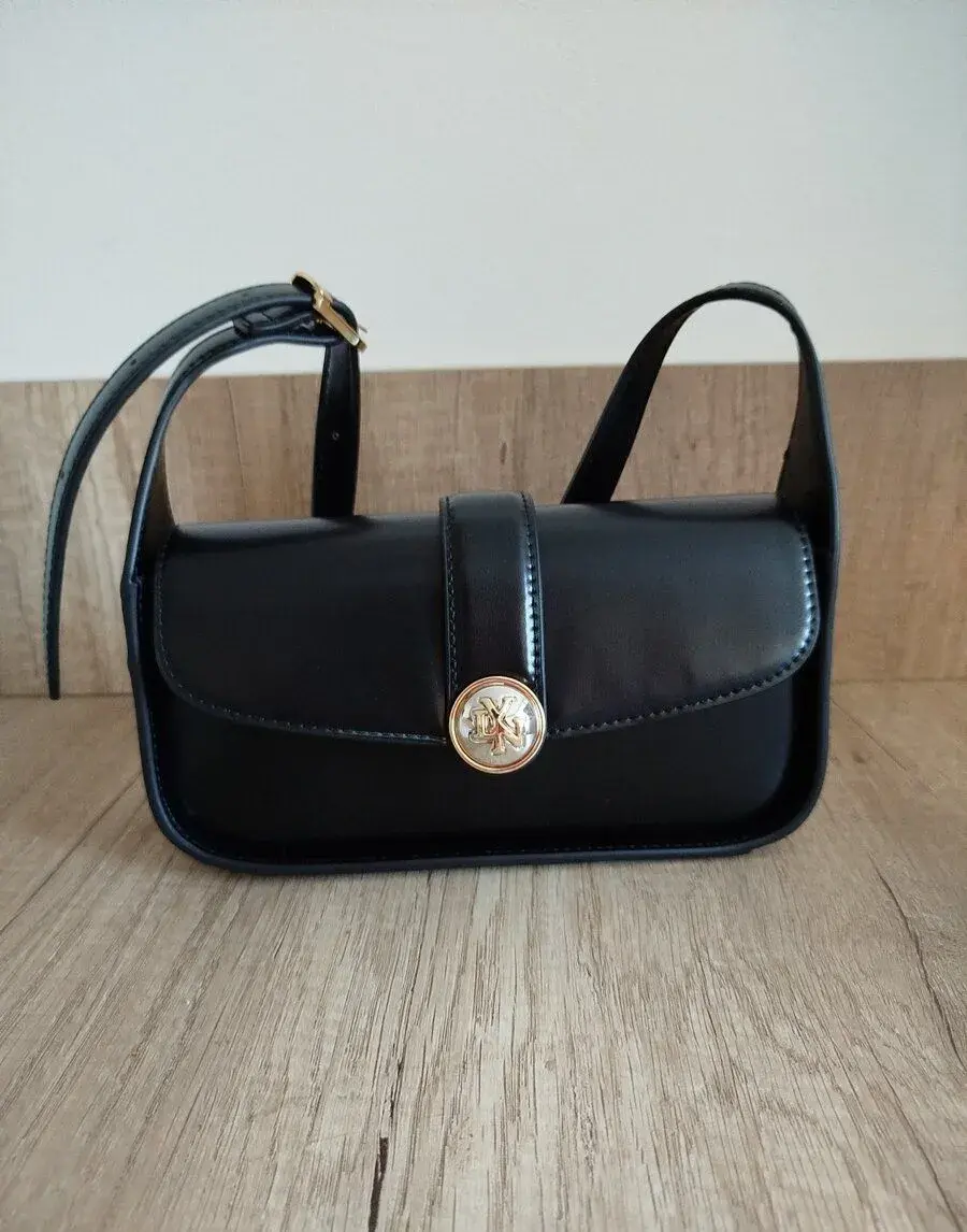 Nová černá elegantní kabelka se zlatým detailem