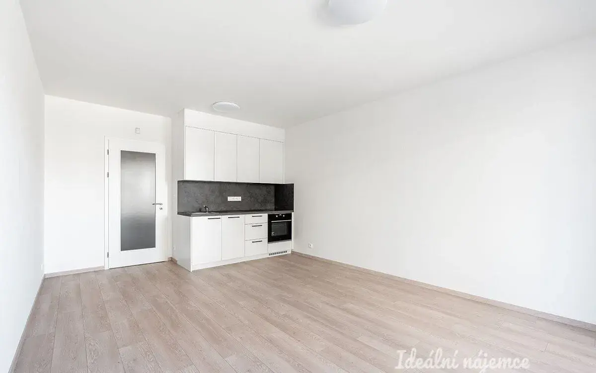 Pronájem bytu 1+kk, Poděbradská 17 000 Kč/měs, 33 m2