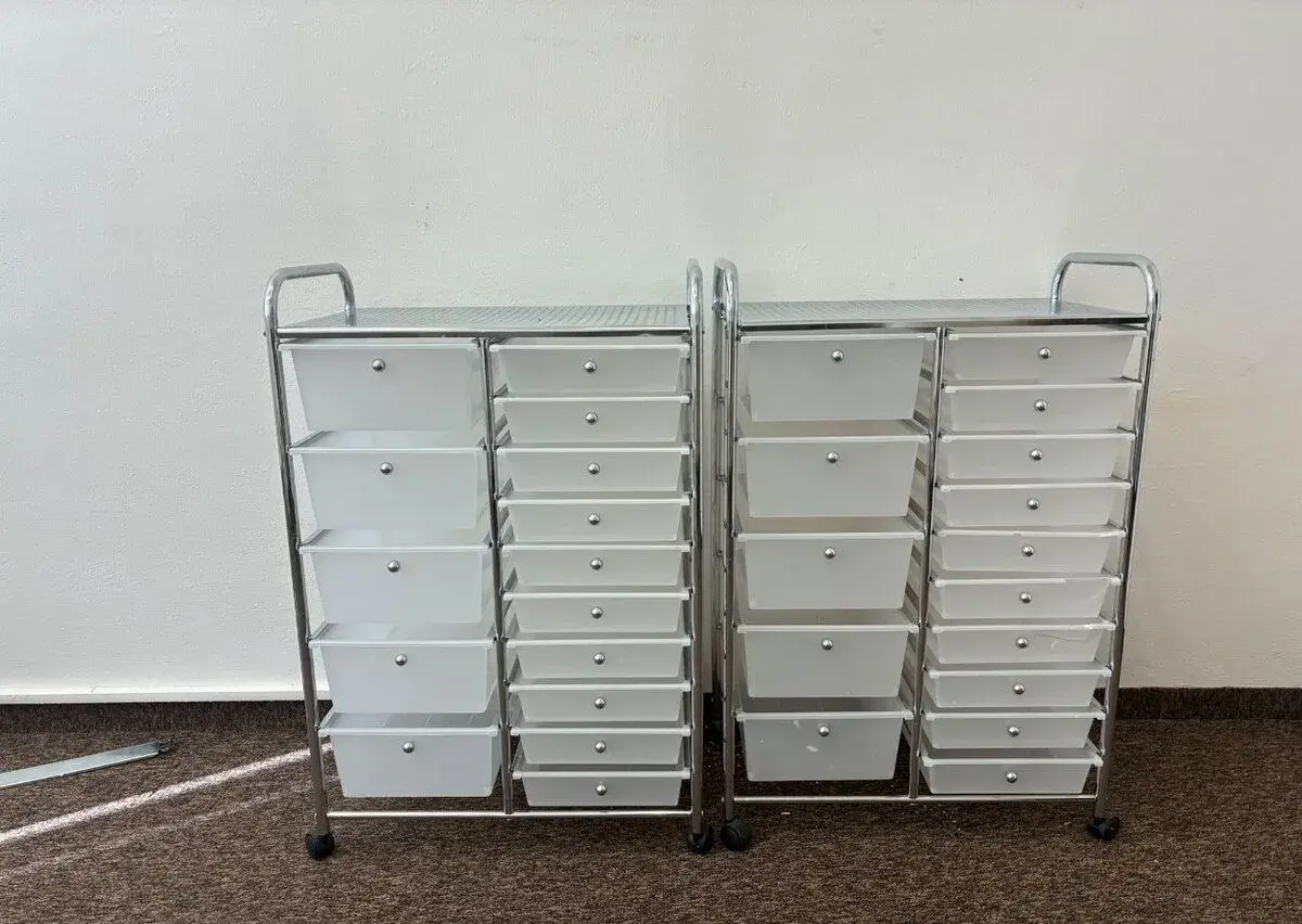 Šuplíky s koleckama