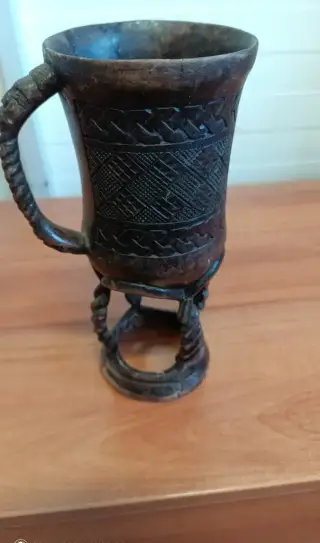 Rituální africký pohár na víno – kmen Kuba (Kongo) – 23 cm