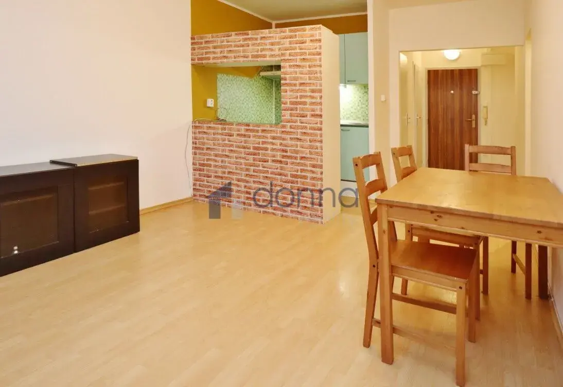 Pronájem pěkného bytu 1+kk, 27 m2, sklep, ulice Rochovská, P