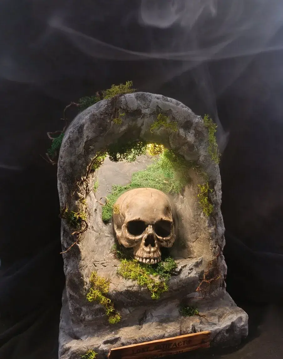 Betonová lampa SKULL – ručně vyrobený artefakt | Lost Artifa