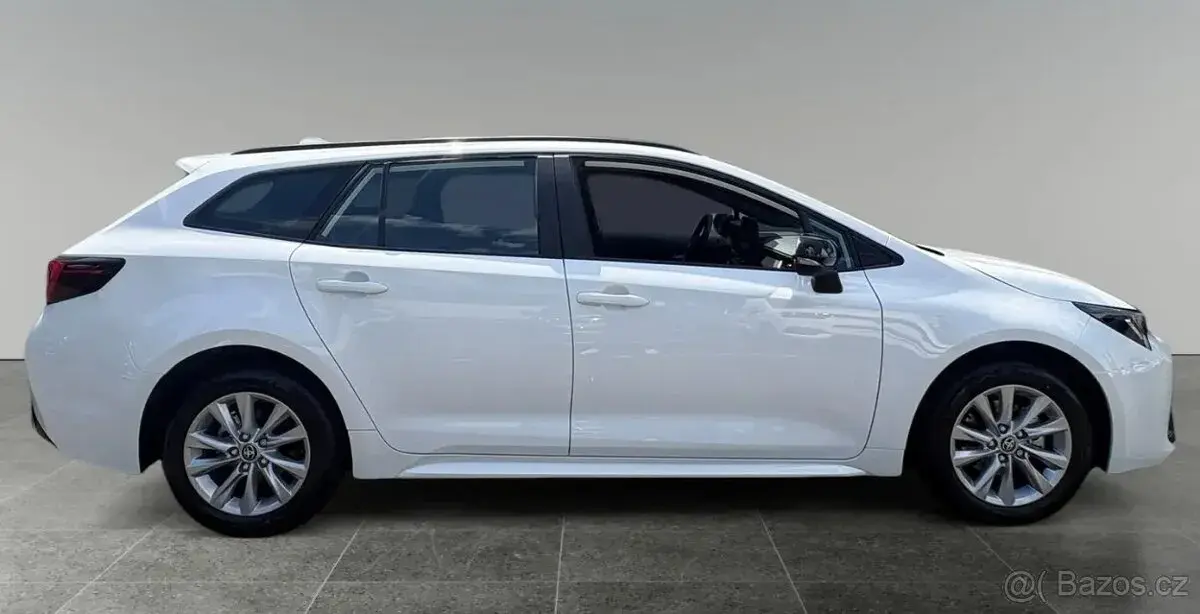 Toyota COROLLA – 8 000 km