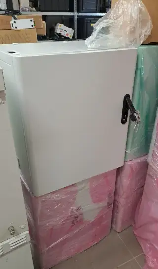 Skřině na technologie, fotovoltaiku,.