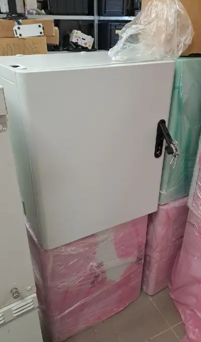 Skřině na technologie, fotovoltaiku,.