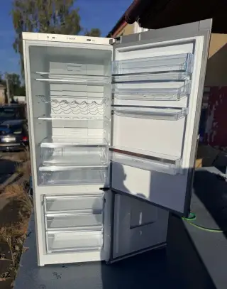 BOSCH NoFrost VitaFresh – kombinovaná lednice s mrazákem