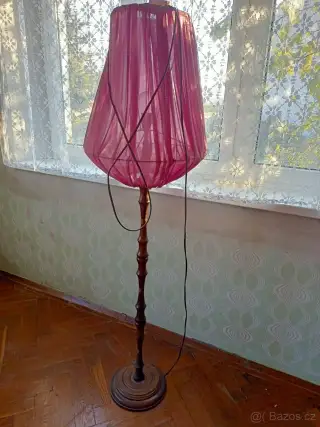 Stojací lampu
