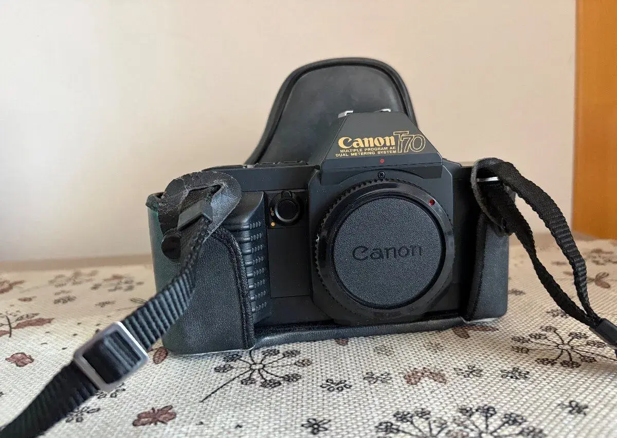 Canon T70 + objektiv Canon FD 20mm f/2.8