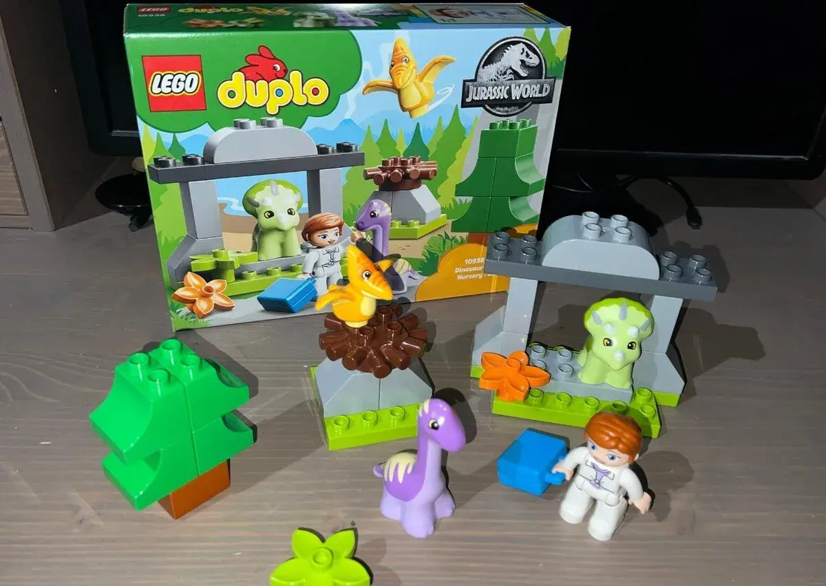 Lego Duplo 10938 - Dinosauří školka / Jurassic World