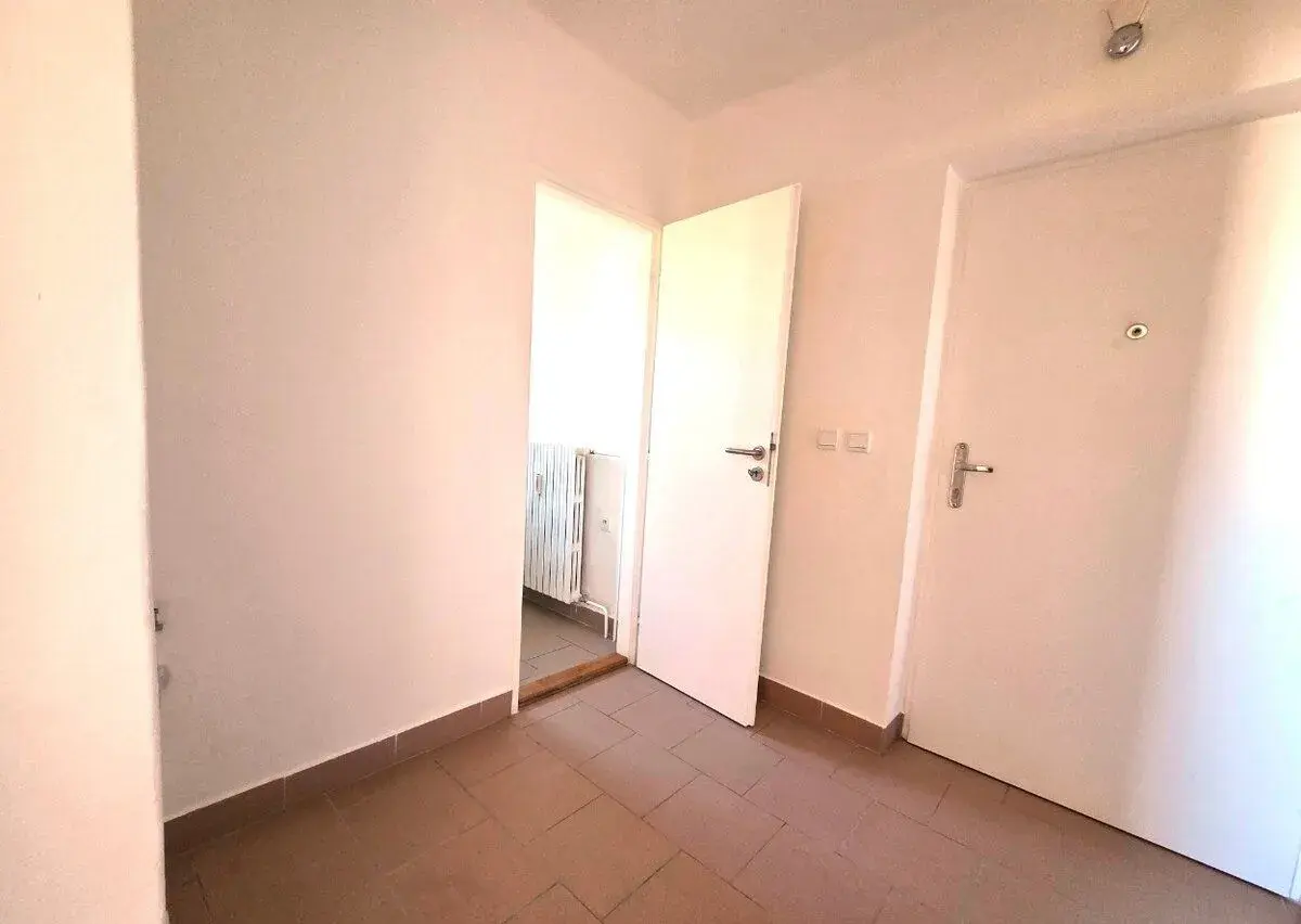 Pronájem cihlového bytu 2+1 s balkónem (50 m²) – Ostrava-Hra