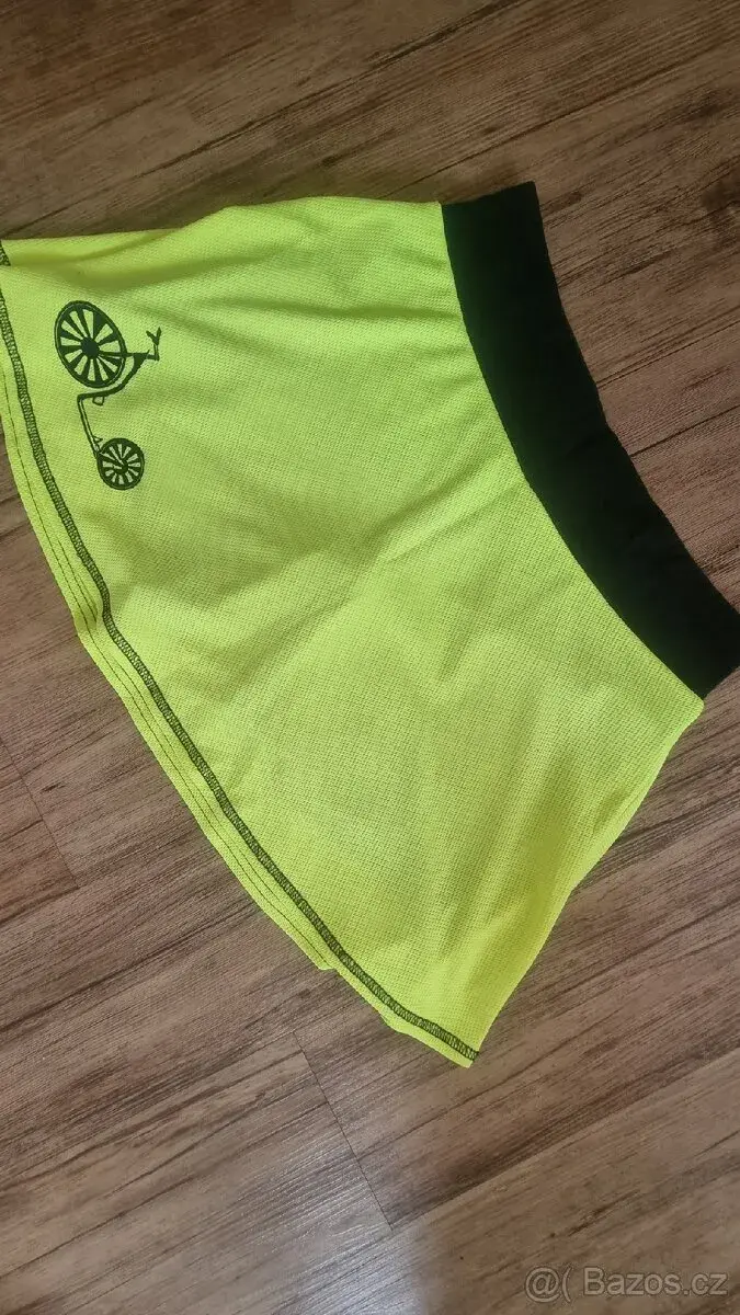 Sportovní sukně na koloběžku
