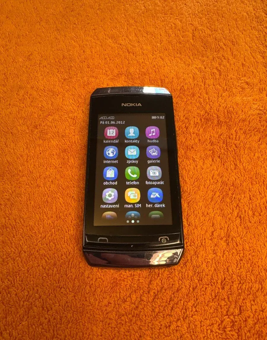 Nokia 305 v pěkném a plně funkčním stavu