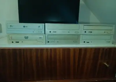 CD DVD mechaniky a vypalovacky