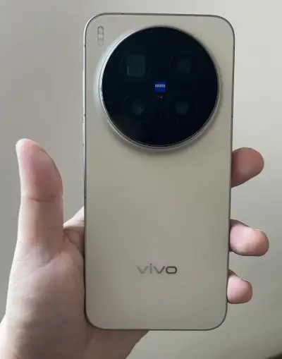 Vivo x300 pro v záruce. Jen 22 cyklu baterie