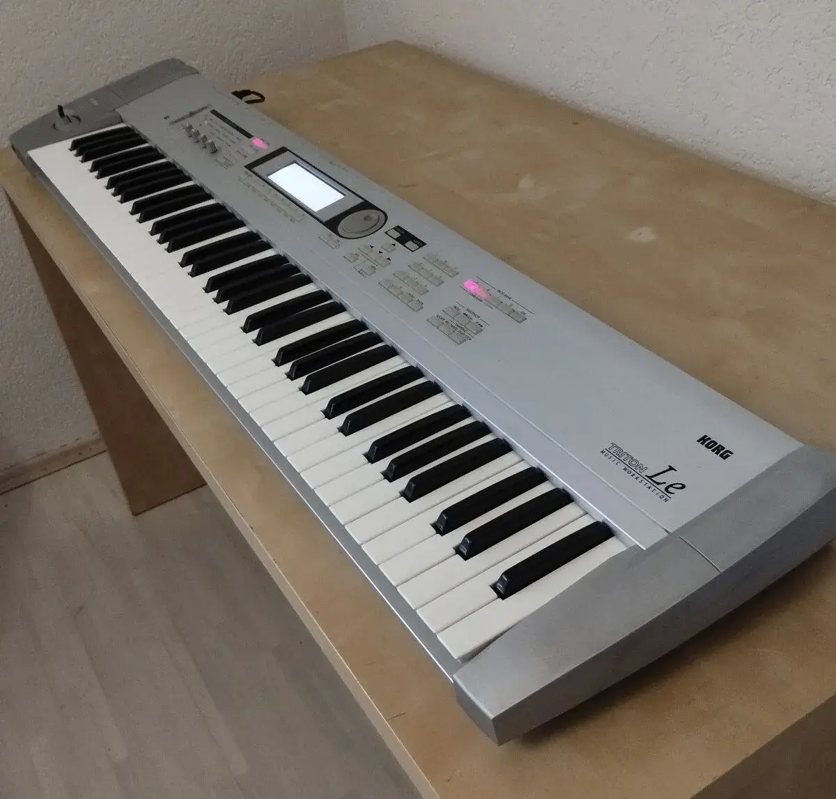 Korg Triton Le-76