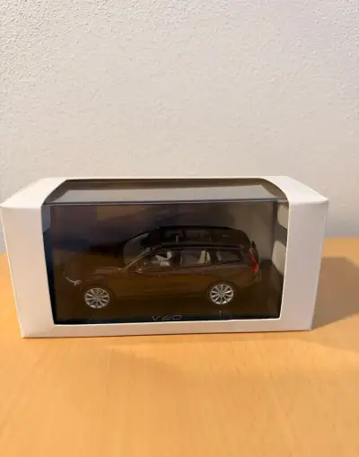 Volvo V60 1:43 Norev – sběratelský model, hnědá metalíza