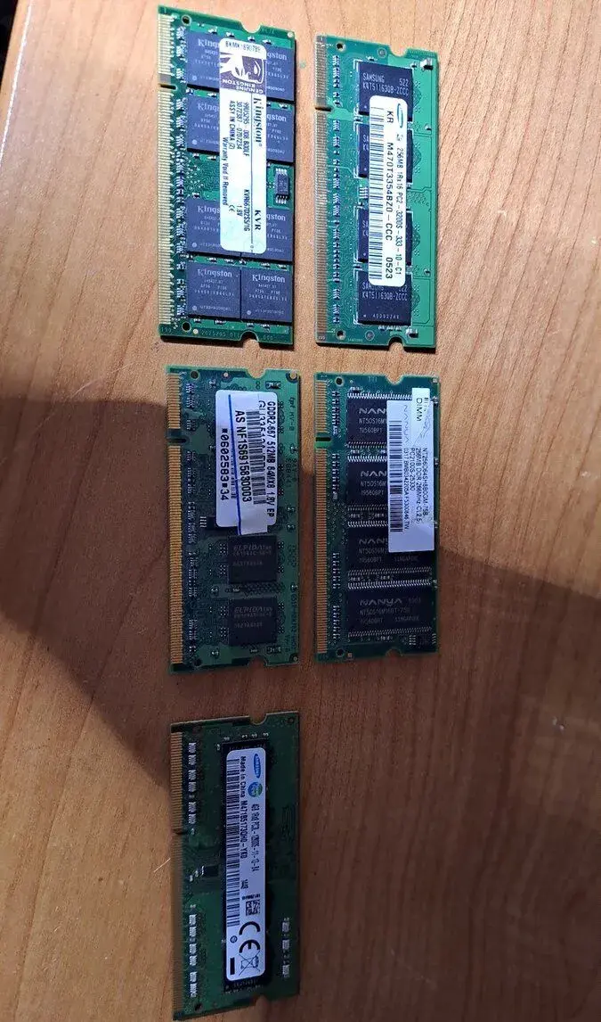 Paměti notebook různé 4Gb 256 Mb