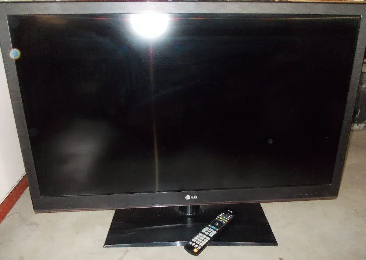Televizor LG 107 cm.