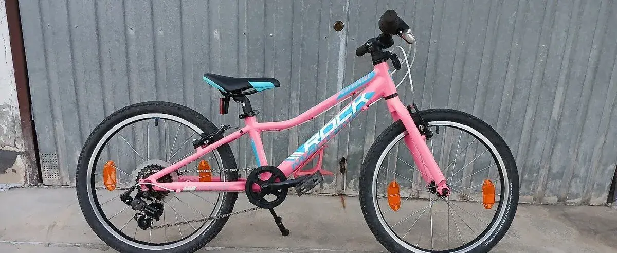 Rock Machine Catherine 20"