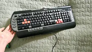 Profesionální herní klávesnice G800V
