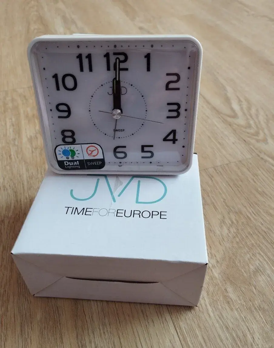 budík značka JVD