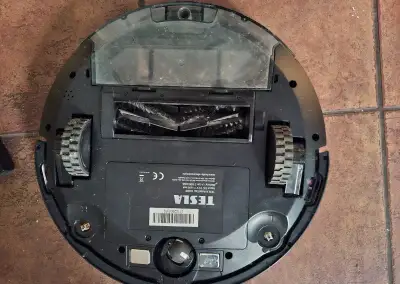 Robot Tesla IQ300