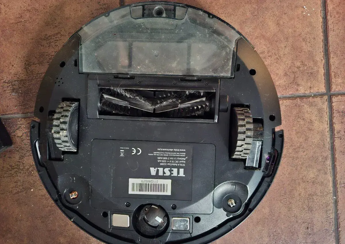 Robot Tesla IQ300