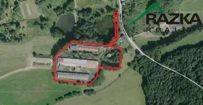 Zemědělský areál (2 ha) v obci Velké Dvorce, okr.