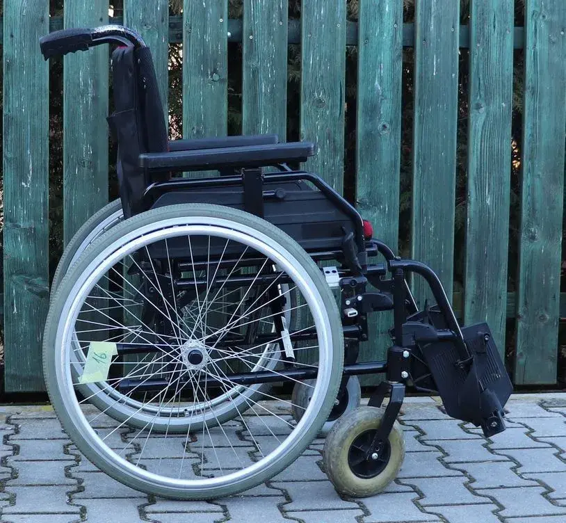 016-Mechanický invalidní vozík Vitea-Care.