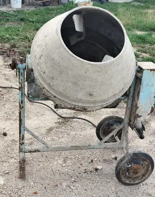 výkonná stavební míchačka 380V + 20 m kabelu+ ZDARMA směsy