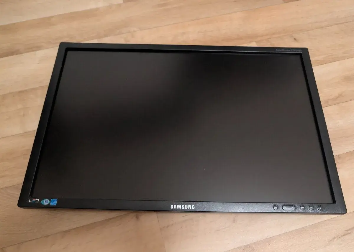 24" Samsung S24B420B černý