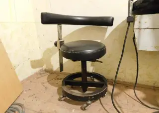 Zdravotnická židle Chirana, otočná, pístová (vzduchová)