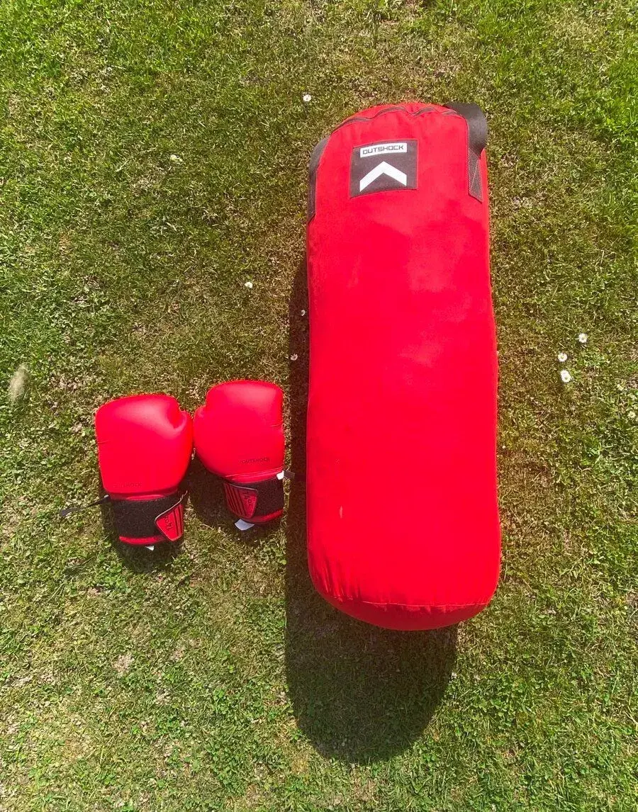 Boxovaví pytel a boxerské rukavice