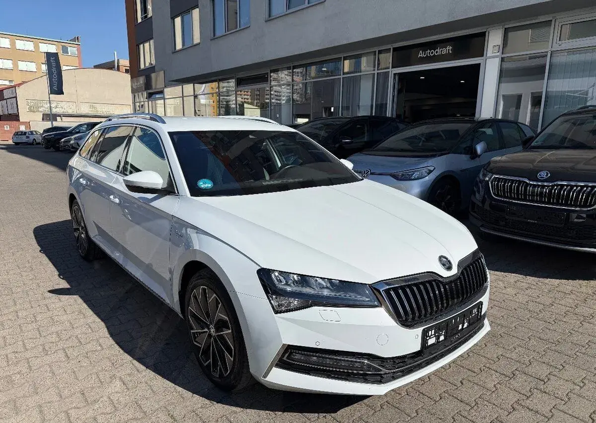 Škoda Superb – 2023, 144 732 km