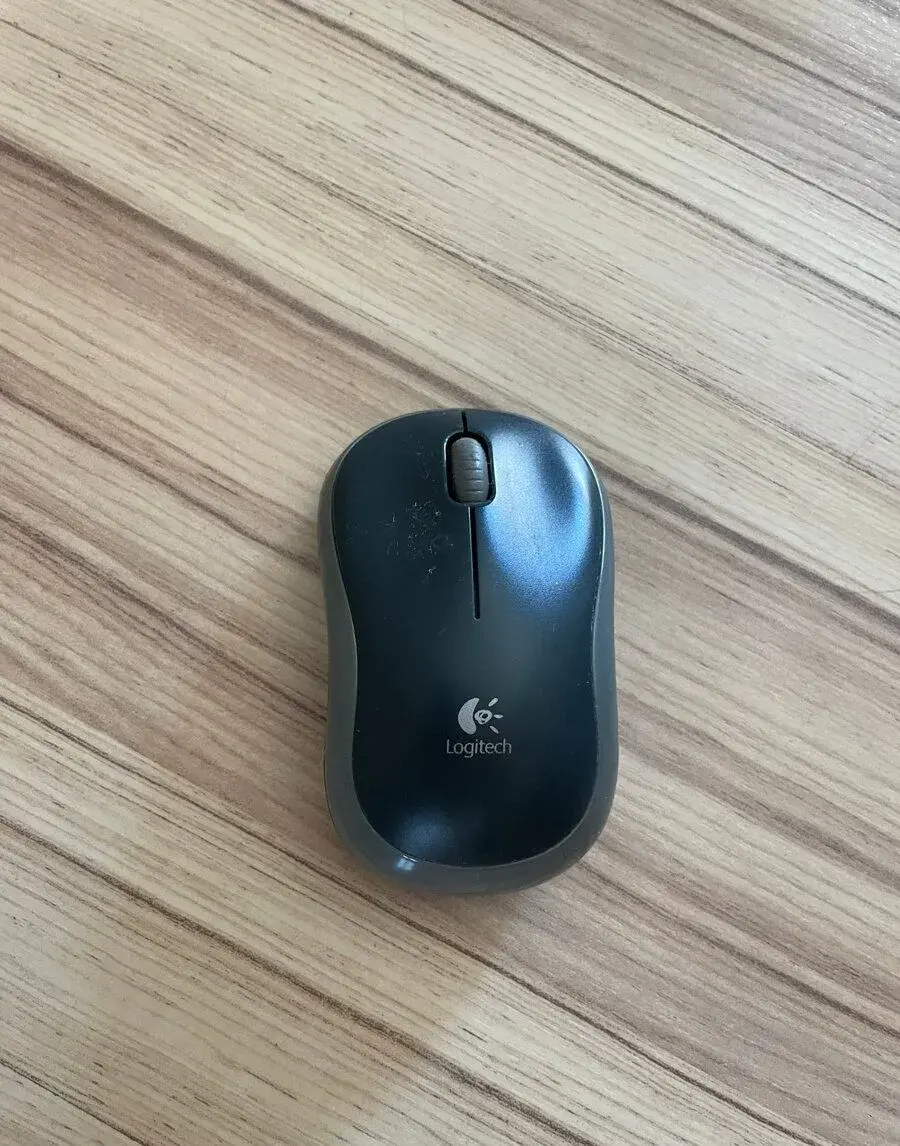 Logitech M185 bezdrátová myš + USB přijímač
