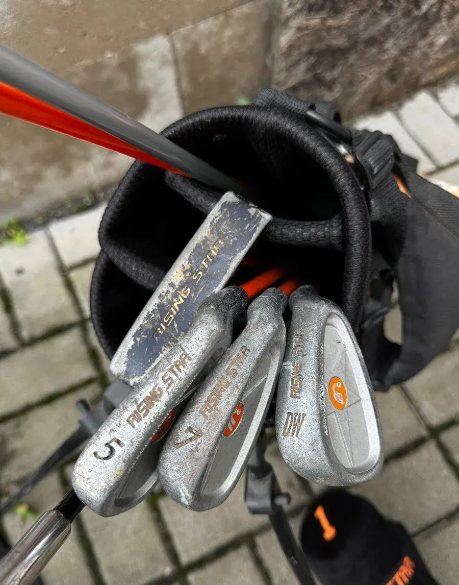 Pravý Dětský golfový set (bag + hůlky)