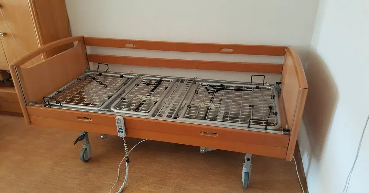 Zdravotní polohovací postel pro seniory - elektro