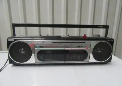 Retro Aiwa CS-W200V. Radio je funkční. Přehrávání MC