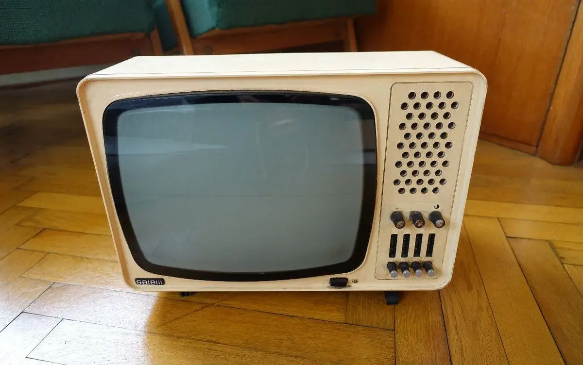 TV Tesla Satelit
